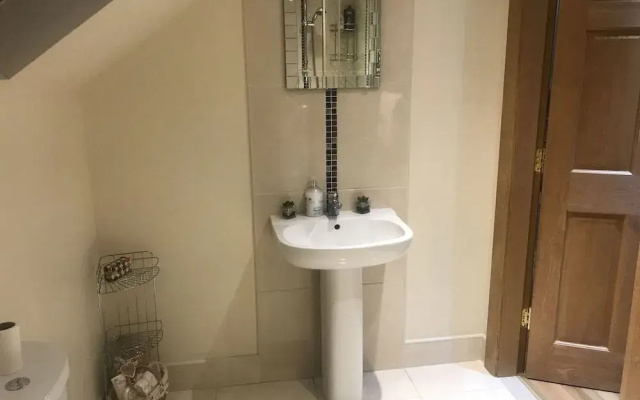 Dungannon 2 Bed Bungalow - Sleeps 5 - Pet Friendly