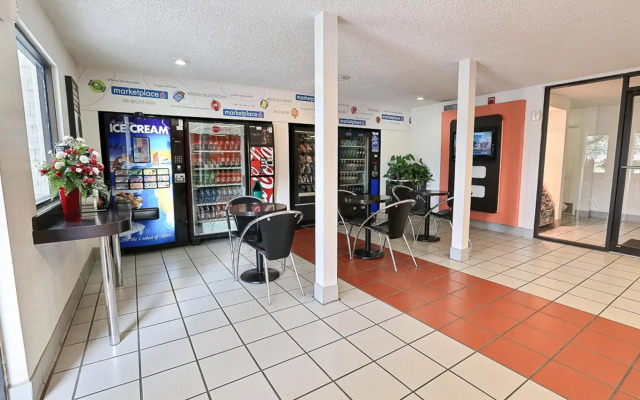 Motel 6 Addison, TX - Dallas