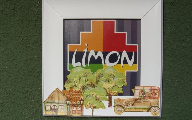 Limon Hostel