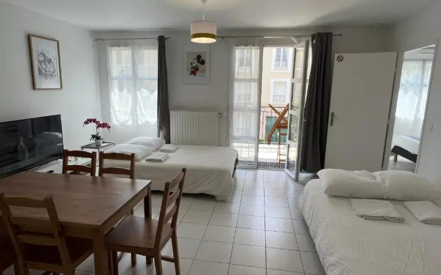 DISNEYLAND PARKS 1,4 Km - Family Suite Apartment - 6 persons maximum