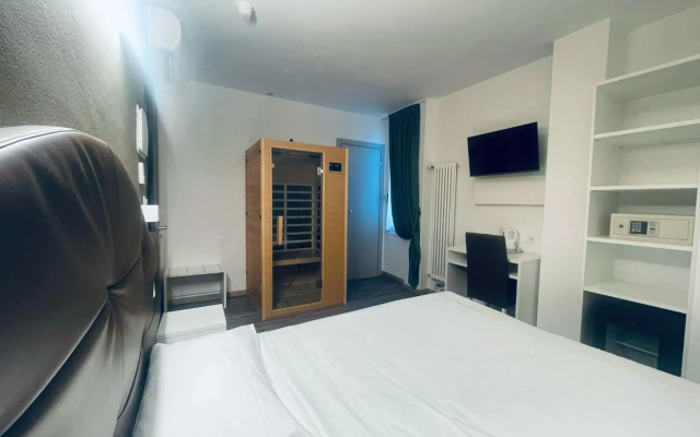Hotel Holiday