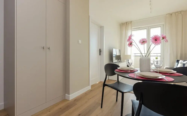 Apartment Łopuszańska Warsaw by Renters