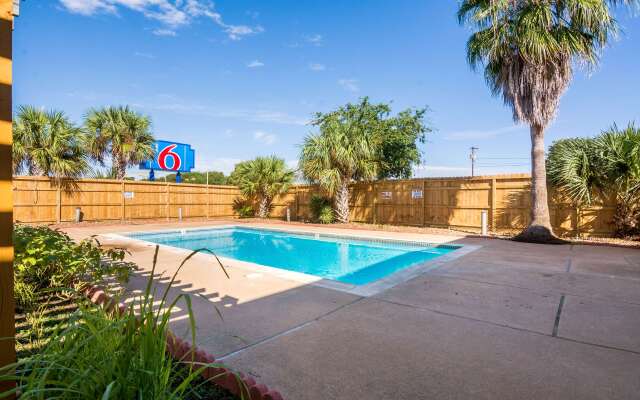 Motel 6 Freeport, TX
