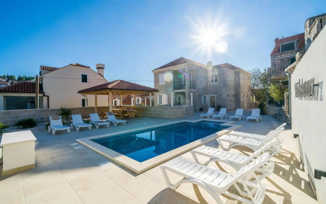 Residence & Pool Villa Schwarz Suites