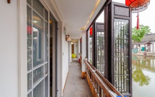 Tongli Qingyuan River View Holiday Inn