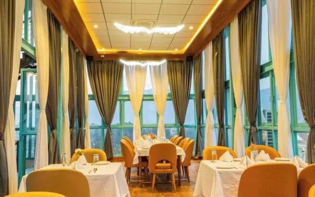 Mhendo Hotel & Studio Suites