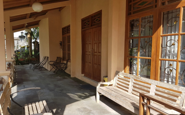 OYO 90017 Villa Mawar Asri