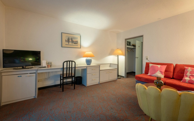 Hessenland Hotel by Stay Awesome