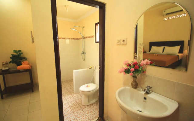 Lovina Beach Hotel