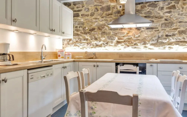 Enticing Holiday Home in Viroinval near Forest