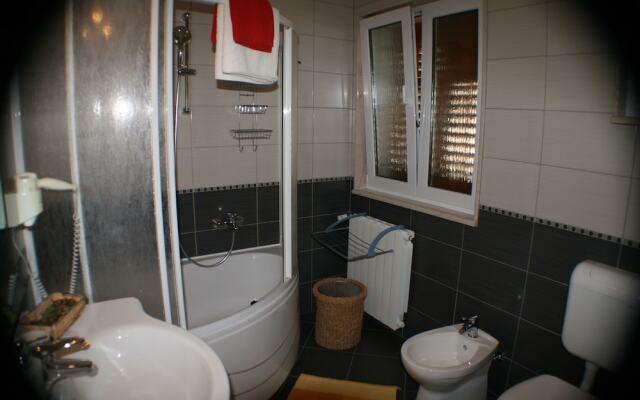 Apartments and Rooms LEA