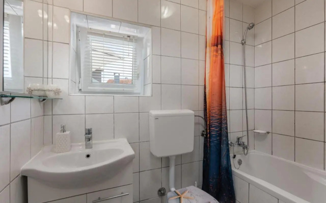 Charming studio with hot tube, terrace, barbecue and garden