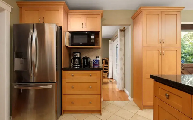 981 Bayview Dr