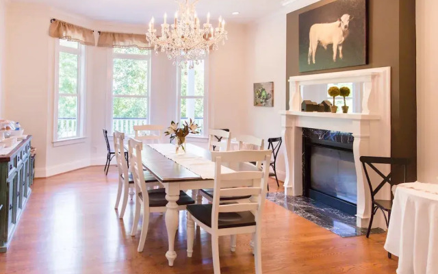 AVA House Bed & Breakfast