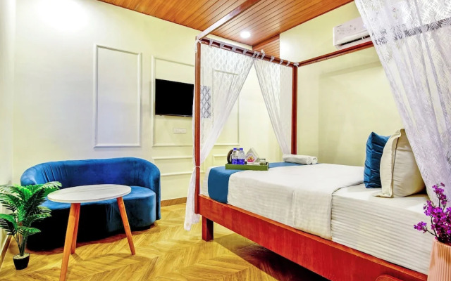 THE Solitaire Residency