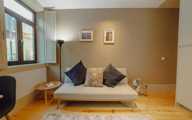 Legacy Oporto Design Apartment A by Vacationy