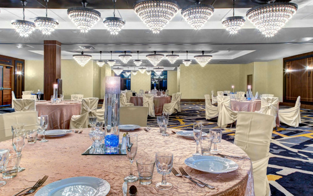 DoubleTree by Hilton Hotel Arlington DFW South