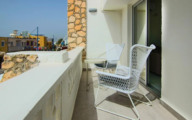 Phaedrus Living City View Fountain Court 113