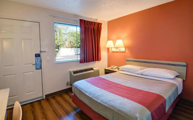 Motel 6 Euless, TX - Dallas