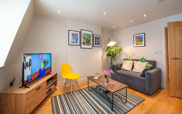 Luxury Central Reading Apartment 1 bed. Satellite TV. Wi-Fi
