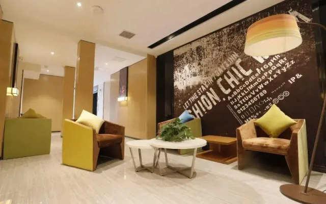 IU Hotels·Dunhuang Municipal Square