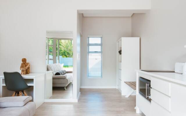 A Riverbed Guesthouse