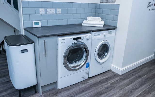 Stunning 4-bed House in Telford West Midlands