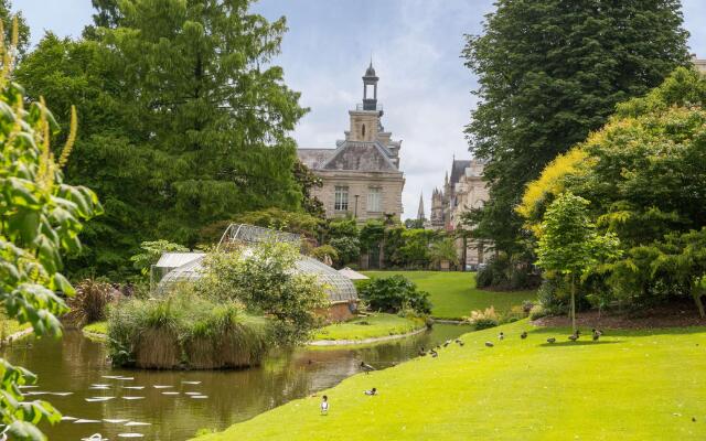 Hotel The Originals du Grand Monarque
