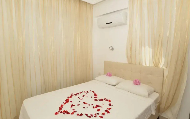 Lighthouse Legend Aparts