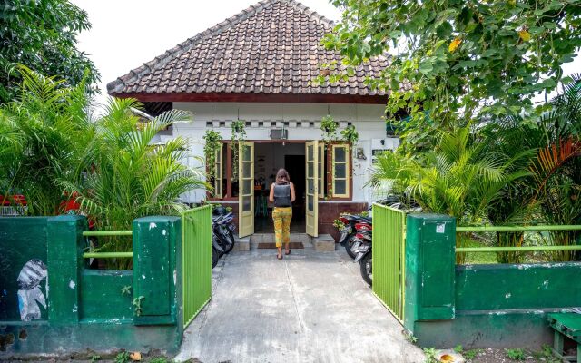 Snooze Guesthouse Yogyakarta - Hostel