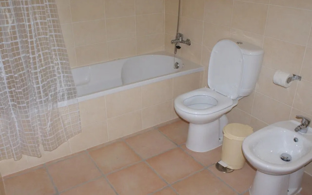Semi-detached Home in Covas With Shared Pool