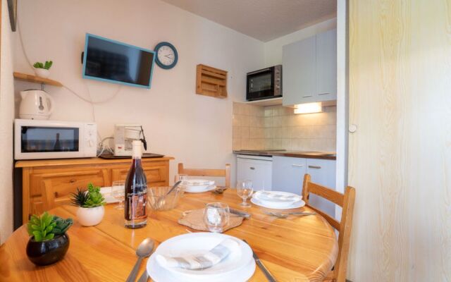 Les Mousquetons 24101