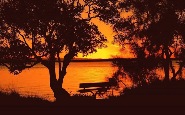 Sunsets from your front patio - Sylvan Beach Esp, Bellara