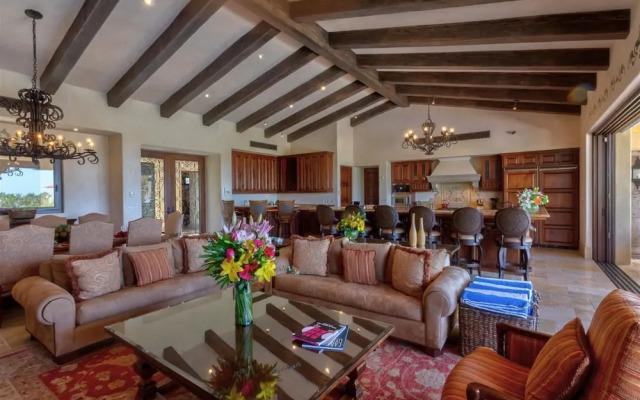 Casa de la Familia 7 Bedroom Contemporary Hacienda Style at Discounted Rate!