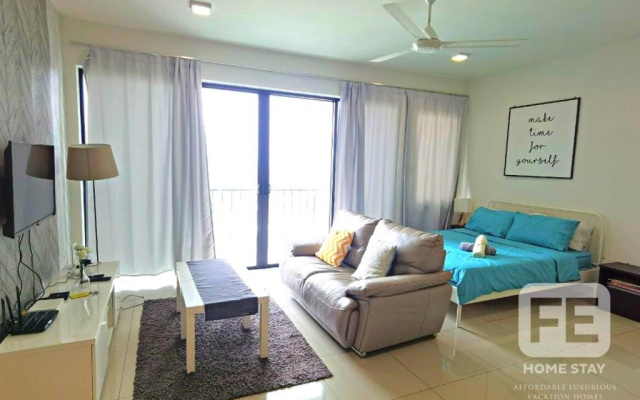 Netflix Wifi Trefoil Homestay Setia Alam FE Studo for 2 pax – Guest Rooms – Klang