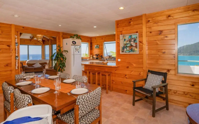 Picturesque on Paku - Tairua Holiday Home