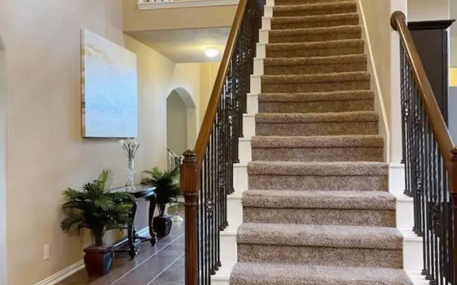 Luxury Stay - Near Houston Airport