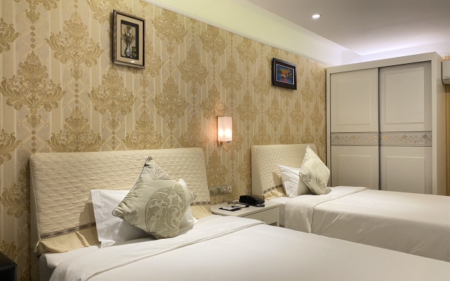 Lucky 8 Hotel
