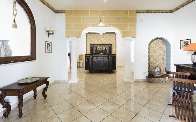 Exclusive Villa With Panoramic Swimming Pool And Jacuzzi 2 Km From The Sea