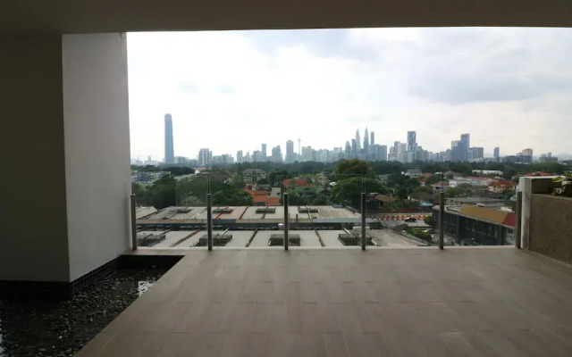 Victoria Home Sentrio Suites