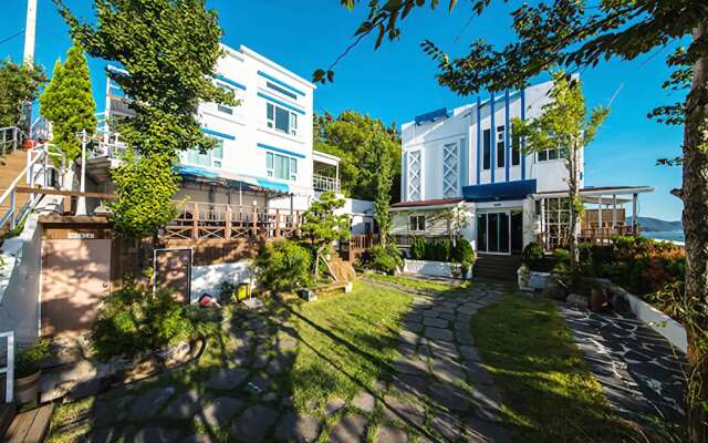 Yeosu White Village Pension