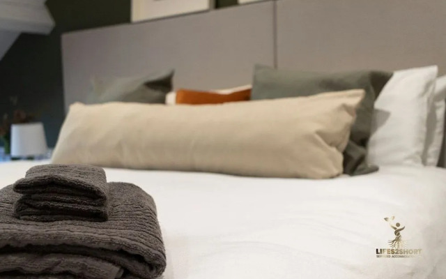Luxe Courtyard Apt - Exeter City Centre