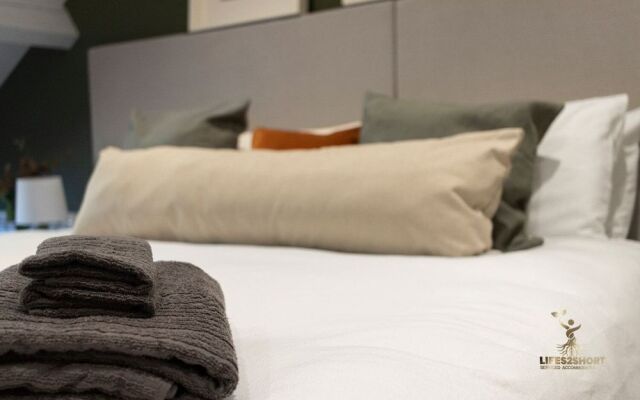 Luxe Courtyard Apt - Exeter City Centre