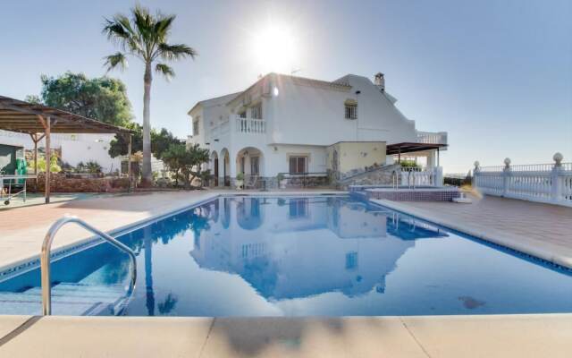 Villa Media Legua
