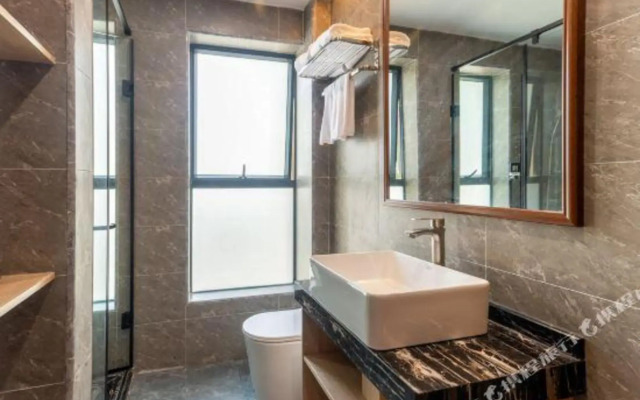 Youbo Four Seasons Apartment (Hengqin Ocean Kingdom Store)