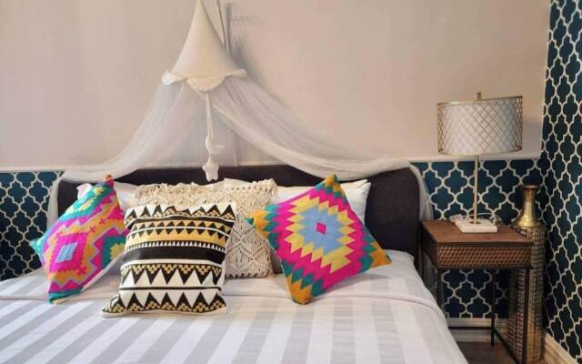 Capital O 75422 Million Pillows