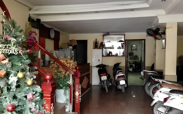 Hoang Gia Hotel 150 Nghi Tam HN-BayLux