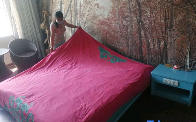 Mengzi love me 258 love themed hotel (Xintiandi Diannan street branch)