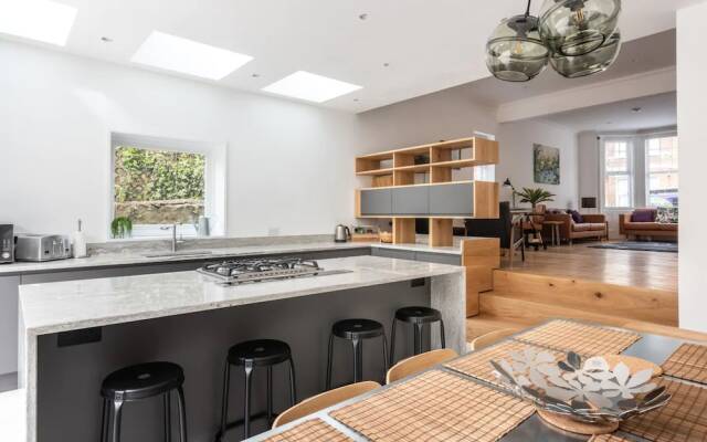 Brand New Luxurious 5 Bedroom Townhouse