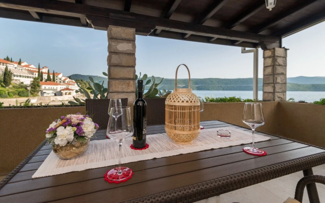 Apartments Villa Kresic